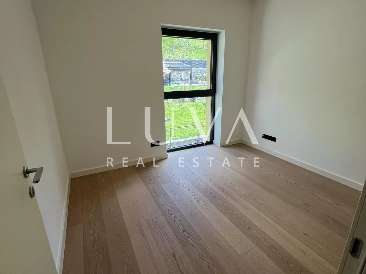 Zagreb, Ribnjak, luksuzan 5-sobni stan na trećem katu 143 m2 na prodaju