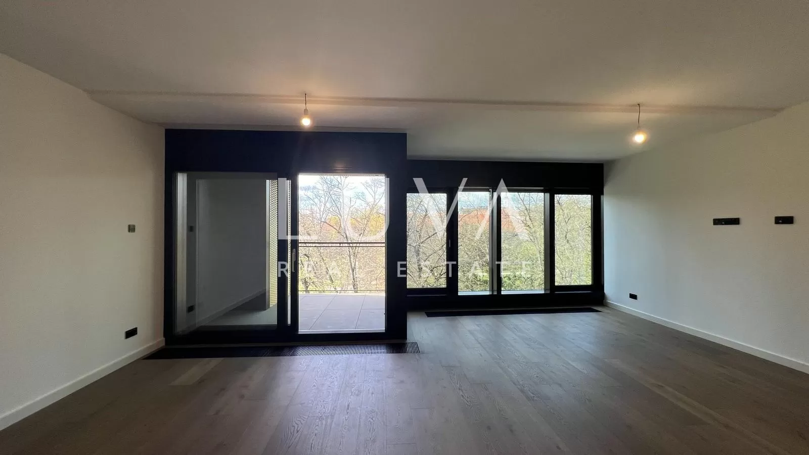 Zagreb, Ribnjak, luksuzan 4-sobni stan na 4. katu 140 m2 na prodaju