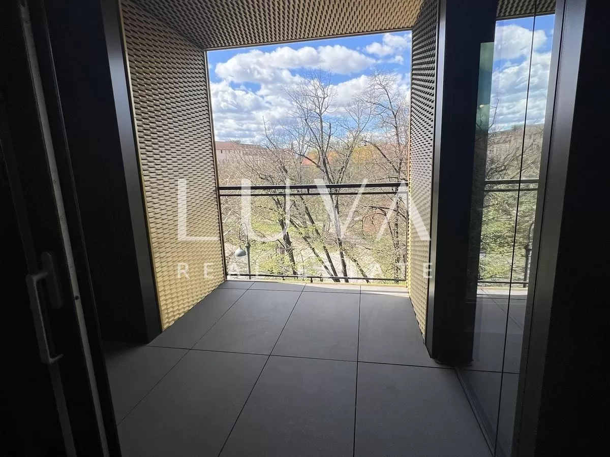Zagreb, Ribnjak, luksuzan 4-sobni stan na 4. katu 140 m2 na prodaju