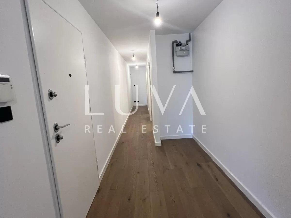 Zagreb, Ribnjak, luksuzan 4-sobni stan na 4. katu 140 m2 na prodaju