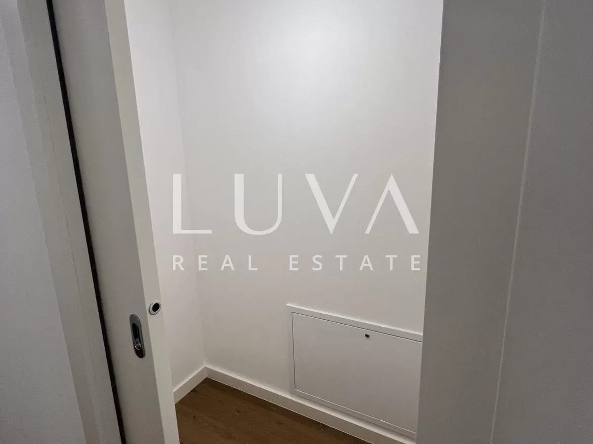 Zagreb, Ribnjak, luksuzan 4-sobni stan na 4. katu 140 m2 na prodaju