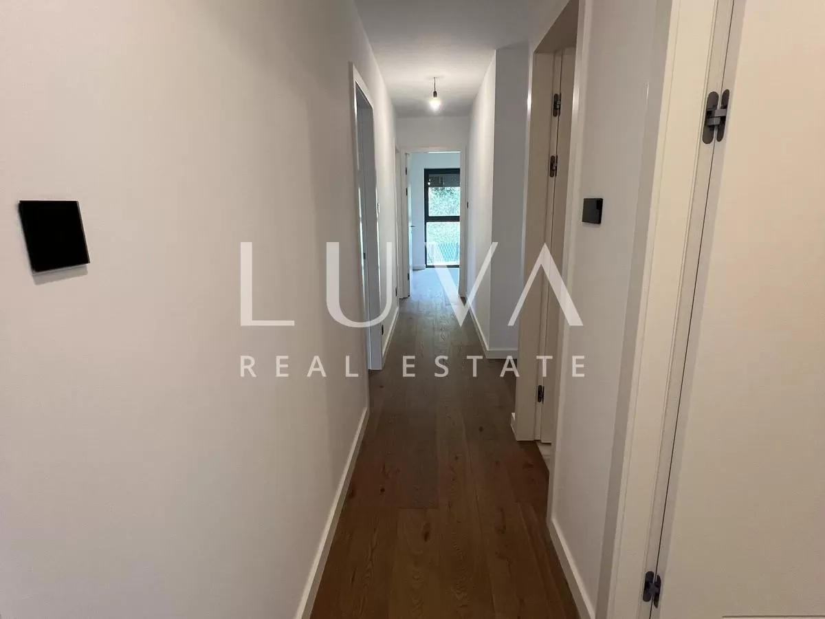 Zagreb, Ribnjak, luksuzan 4-sobni stan na 4. katu 140 m2 na prodaju