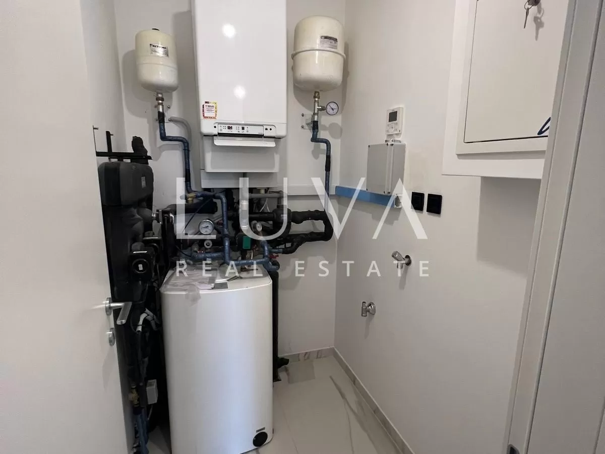 Zagreb, Ribnjak, luksuzan 4-sobni stan na 4. katu 140 m2 na prodaju