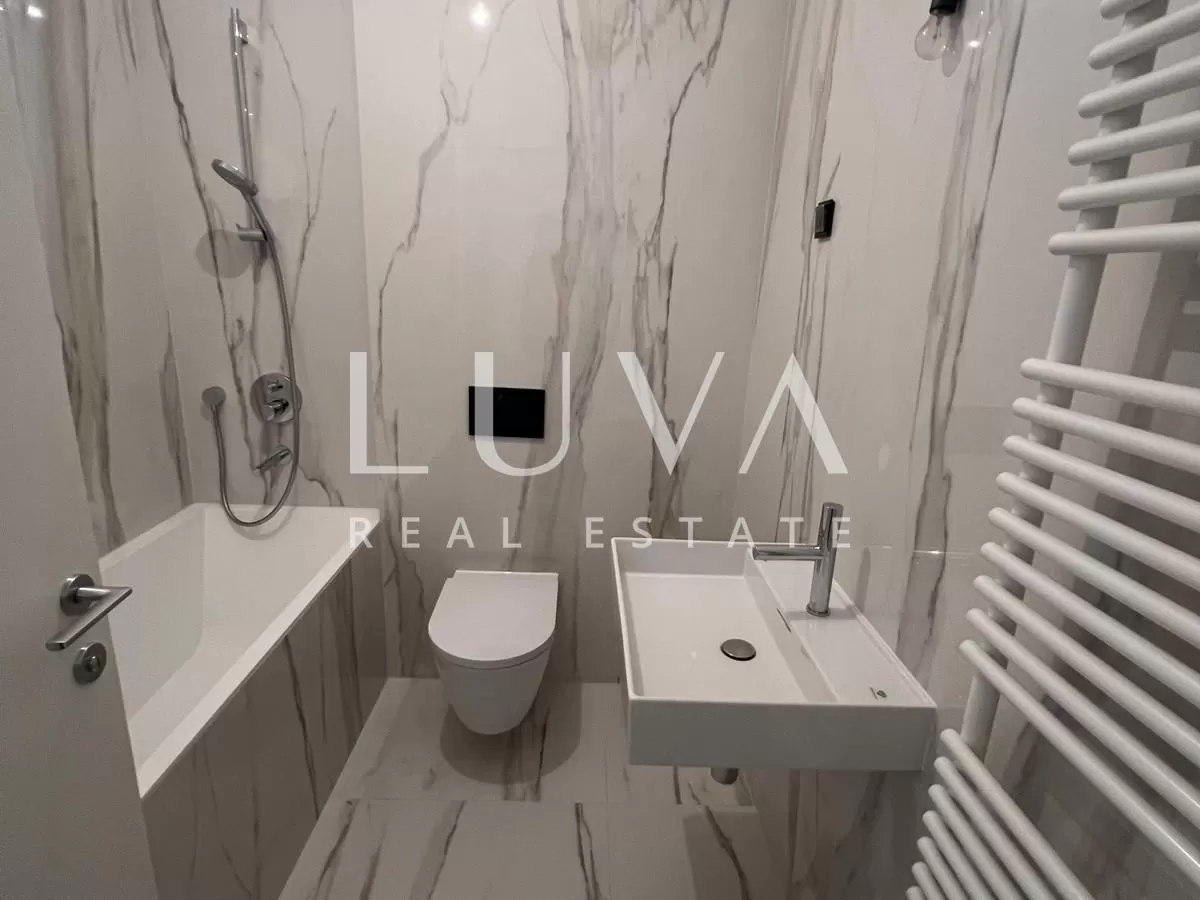 Zagreb, Ribnjak, luksuzan 4-sobni stan na 4. katu 140 m2 na prodaju