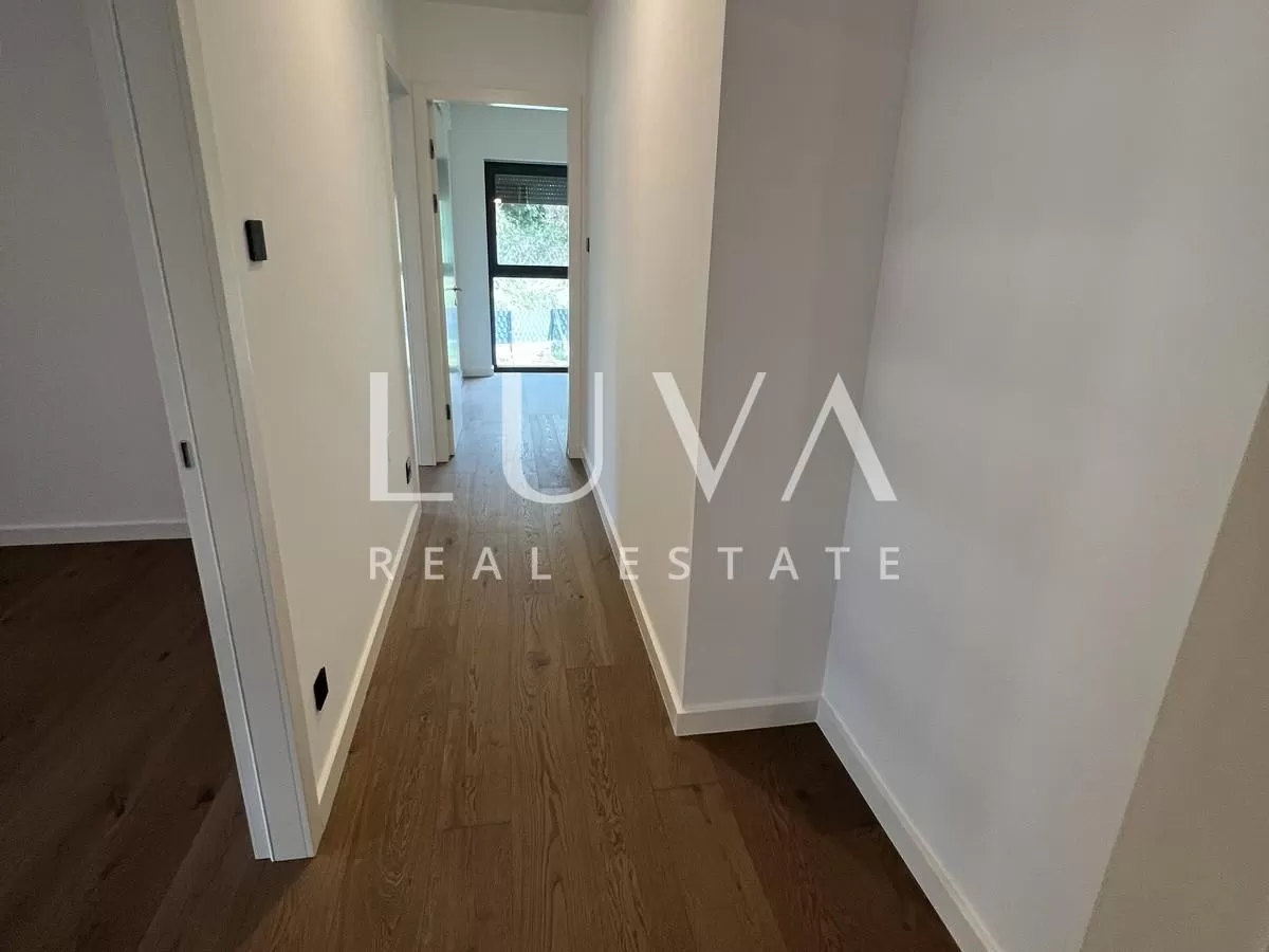 Zagreb, Ribnjak, luksuzan 4-sobni stan na 4. katu 140 m2 na prodaju