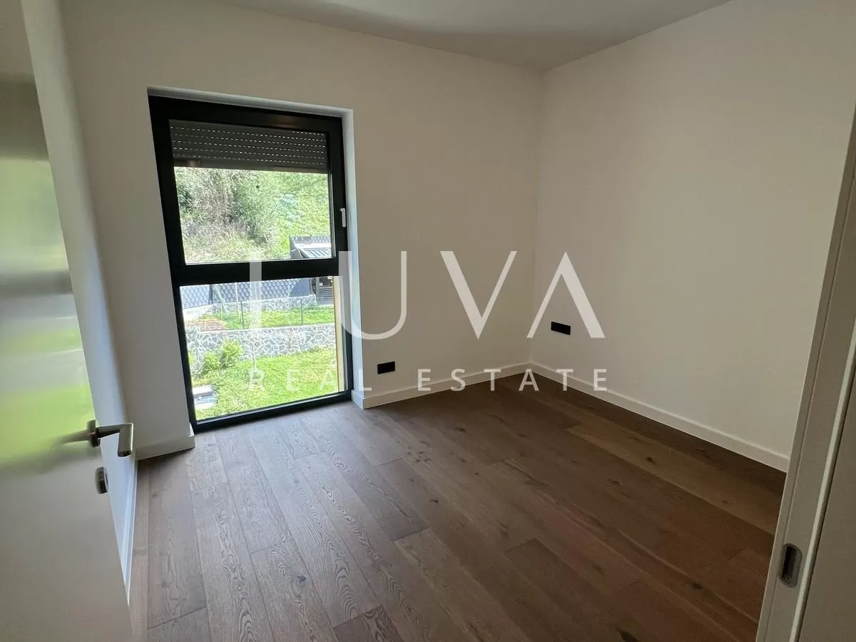 Zagreb, Ribnjak, luksuzan 4-sobni stan na 4. katu 140 m2 na prodaju
