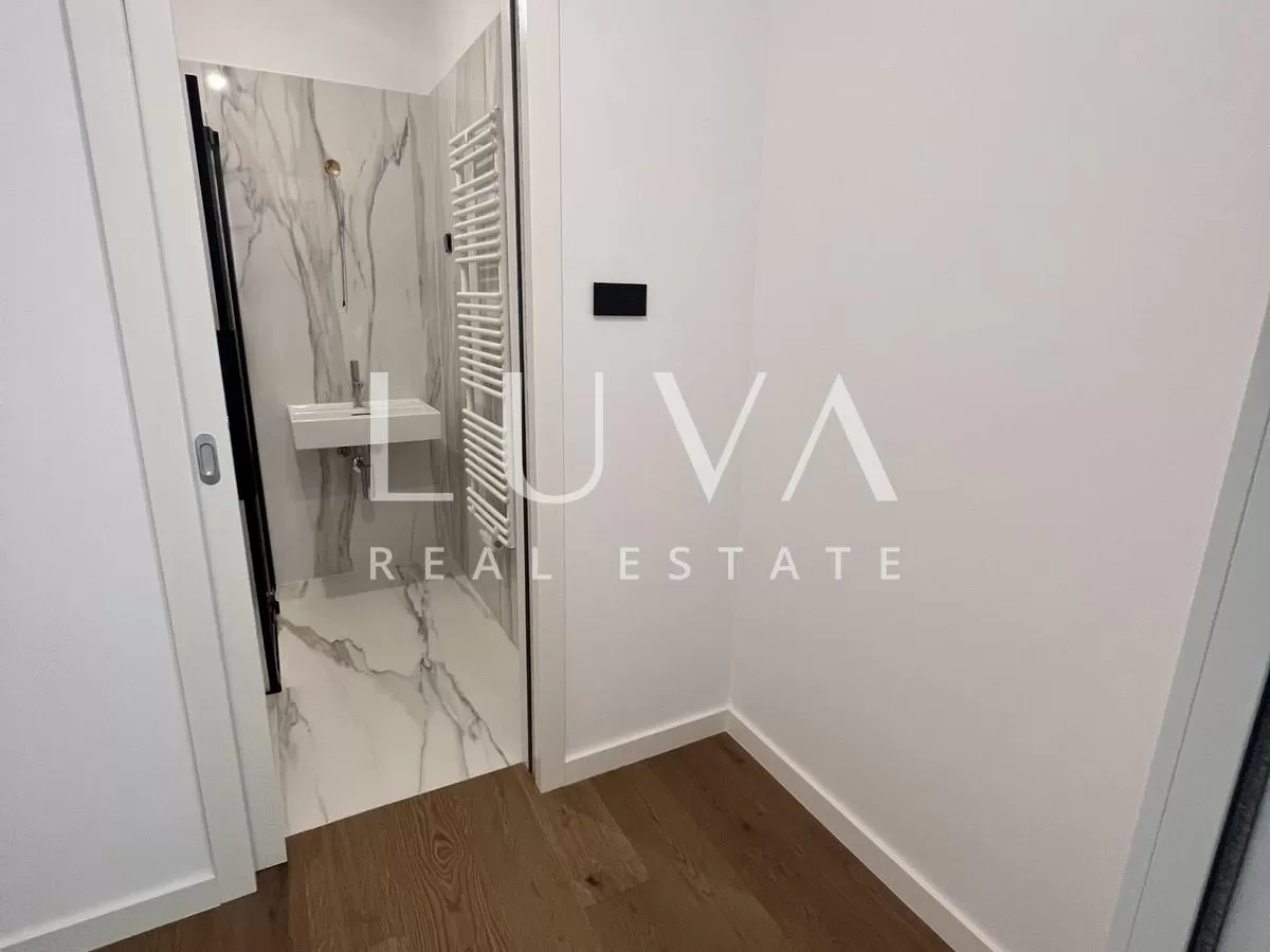 Zagreb, Ribnjak, luksuzan 4-sobni stan na 4. katu 140 m2 na prodaju