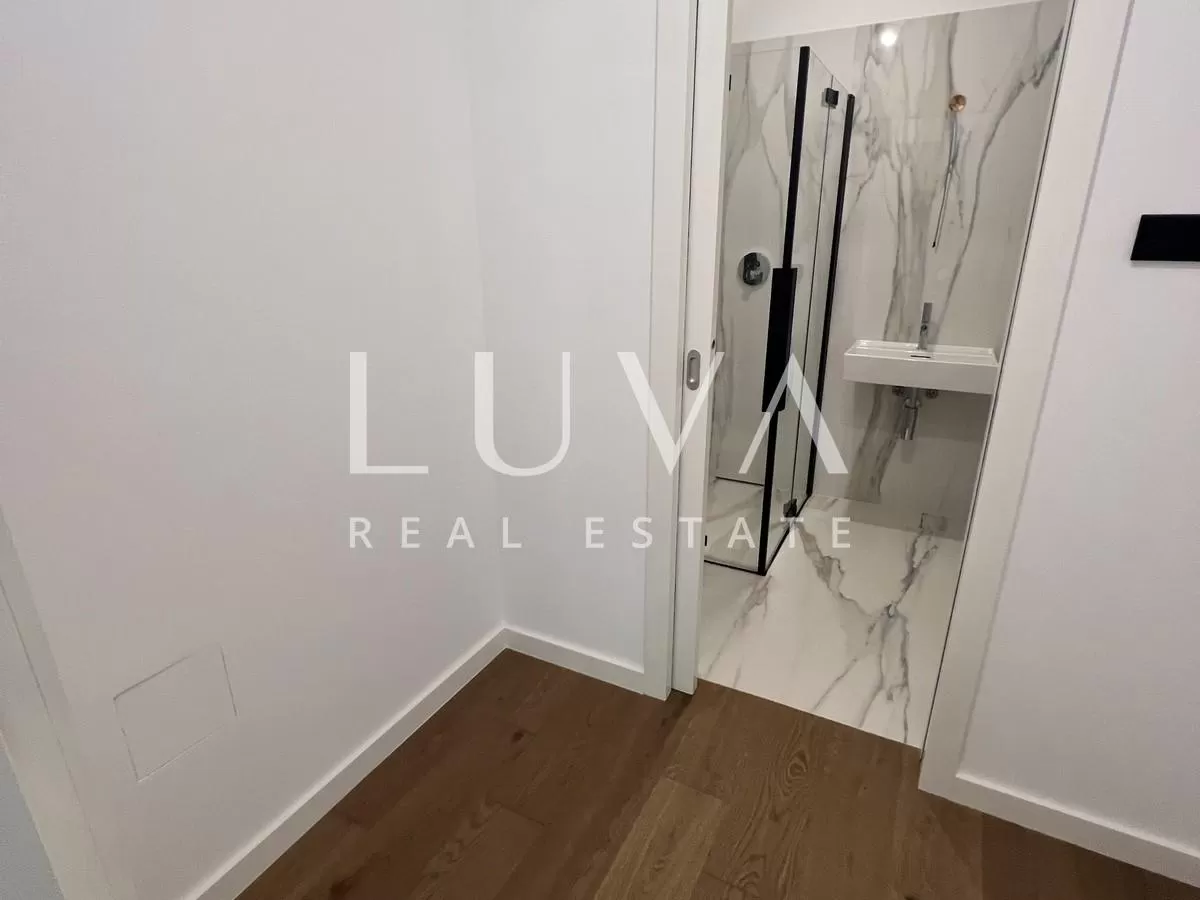Zagreb, Ribnjak, luksuzan 4-sobni stan na 4. katu 140 m2 na prodaju