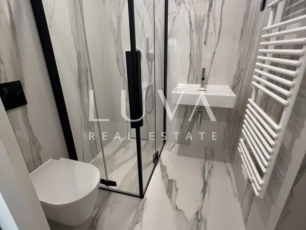 Zagreb, Ribnjak, luksuzan 4-sobni stan na 4. katu 140 m2 na prodaju