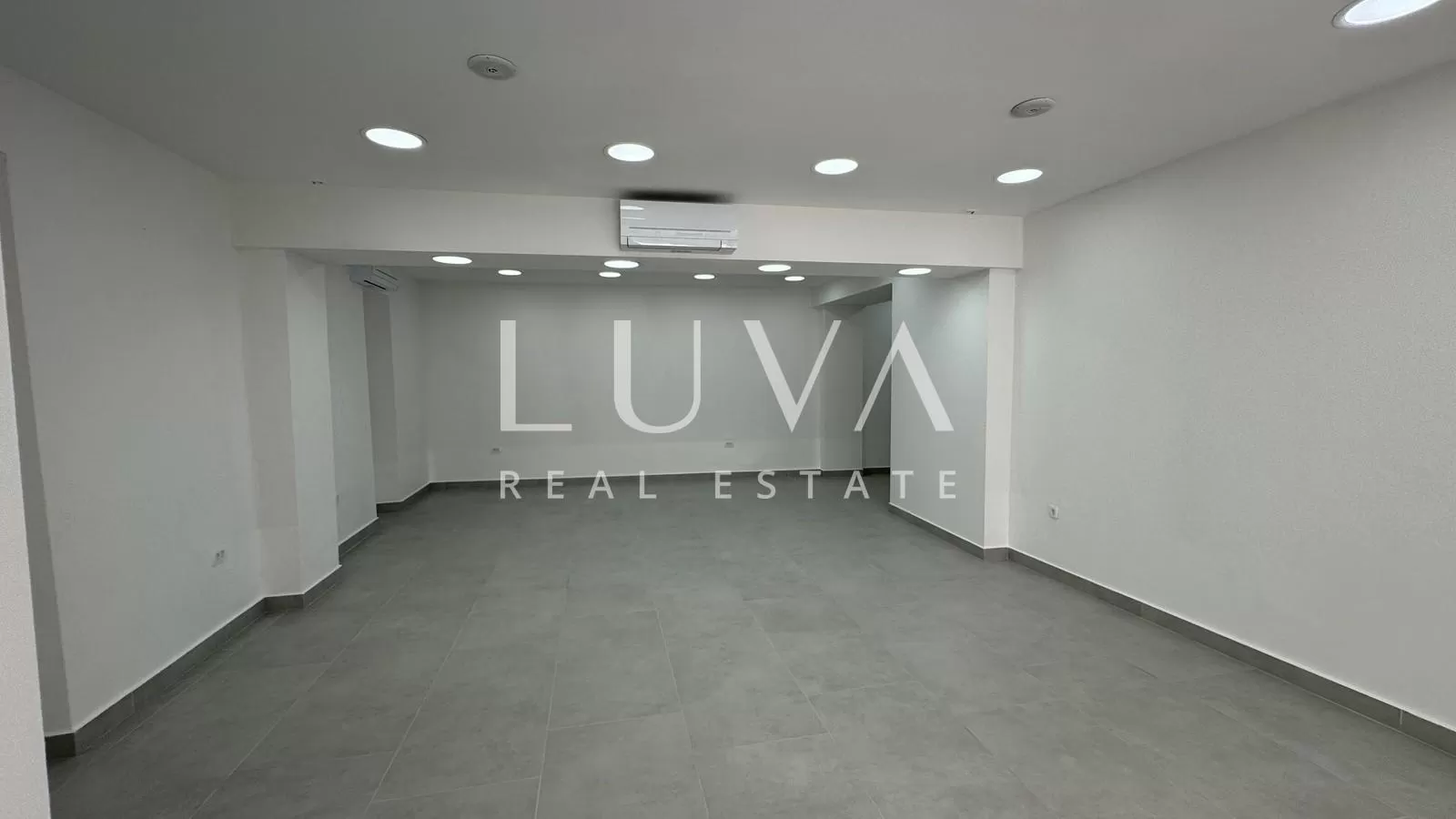Istrien, Poreč, neu renovierte Geschäftsfläche im Zentrum, 80 m²