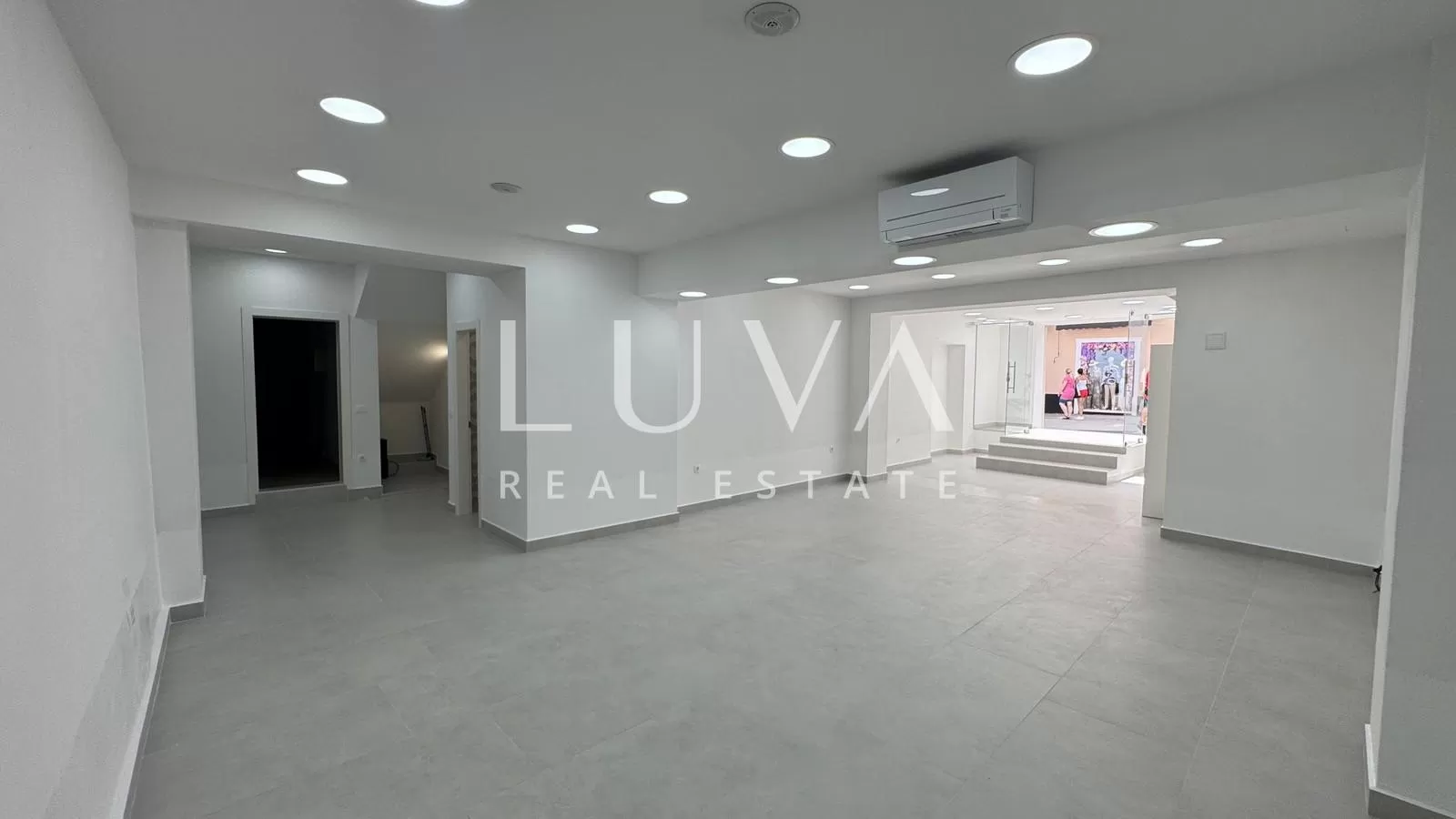 Istrien, Poreč, neu renovierte Geschäftsfläche im Zentrum, 80 m²
