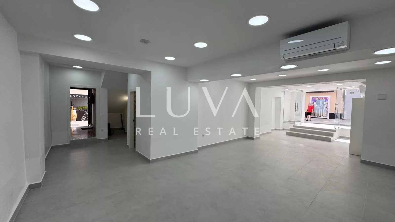 Istrien, Poreč, neu renovierte Geschäftsfläche im Zentrum, 80 m²