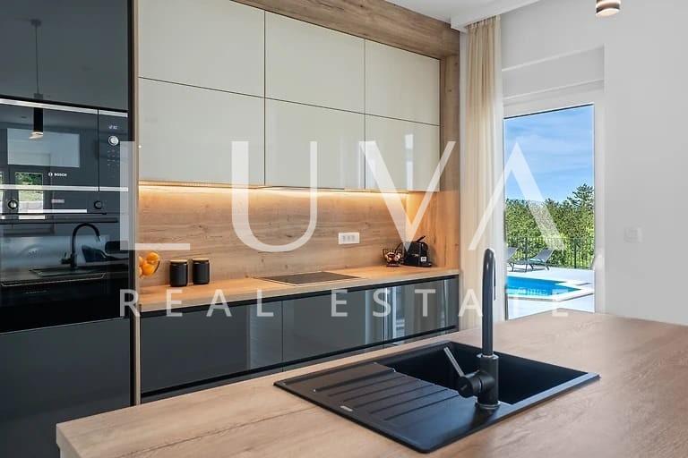 Imotski, moderna kuća s bazenom i panoramskim pogledom na prodaju, 150 m2