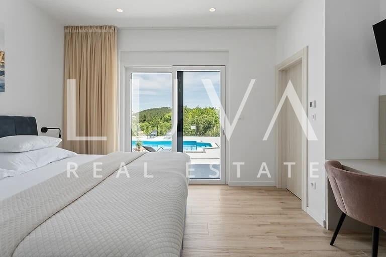 Imotski, moderna kuća s bazenom i panoramskim pogledom na prodaju, 165 m2