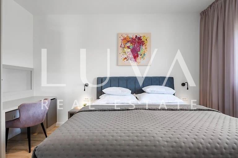 Imotski, moderna kuća s bazenom i panoramskim pogledom na prodaju, 150 m2