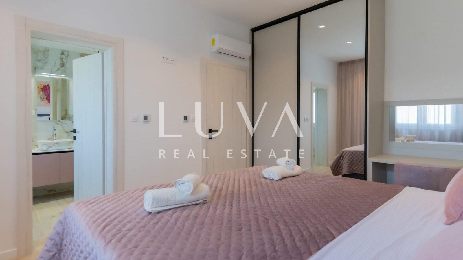 Imotski, moderna kuća s bazenom i panoramskim pogledom na prodaju, 165 m2