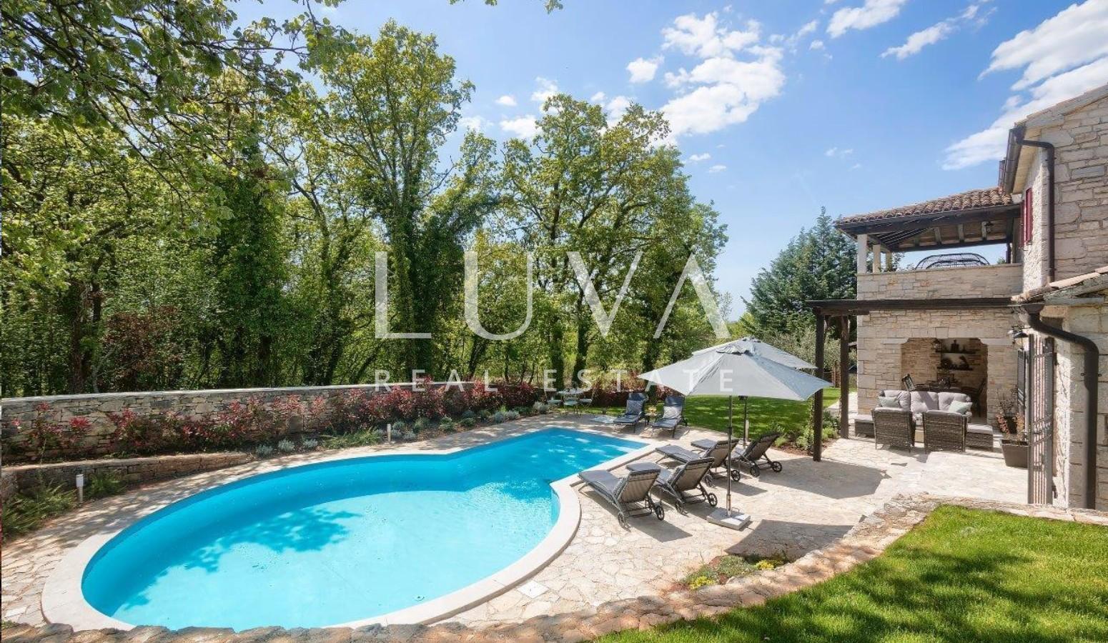 Istria, Tinjan, stone villa of 300 m² with a pool for sale