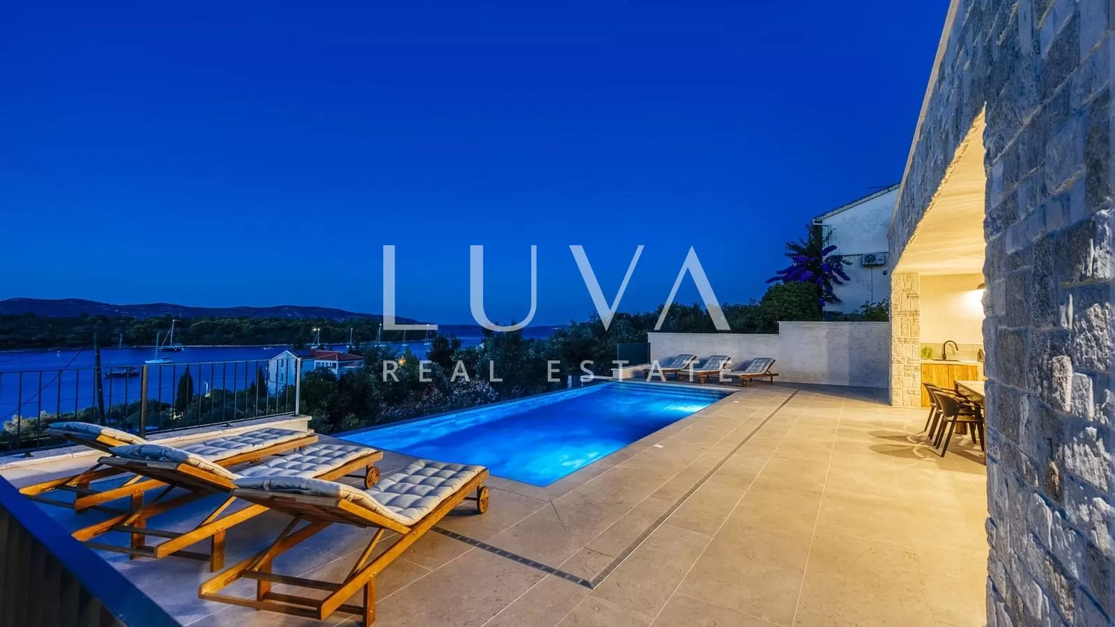 Iž, Zadar, modernes Luxushaus am Meer zum Verkauf