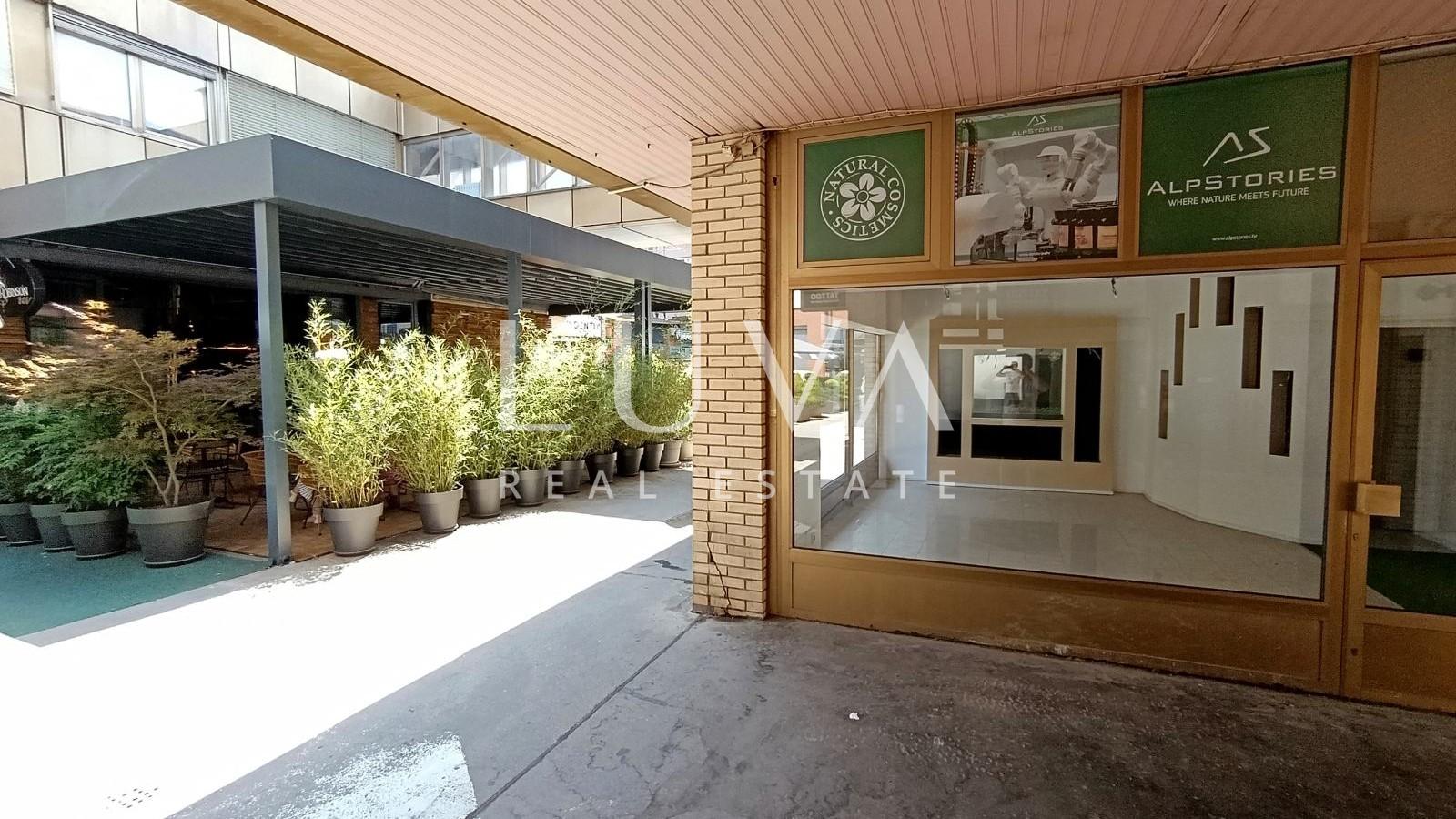 Zagreb, Kvaternikov Square, commercial space 34 m², for rent