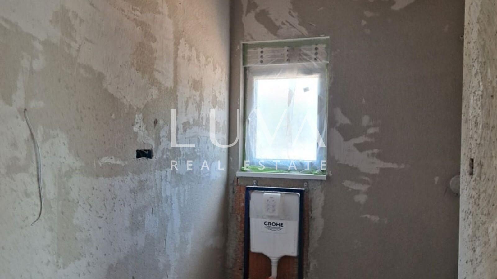 Istria, Kaštelir, modern ground floor house of 92 m² with swimming pool for sale