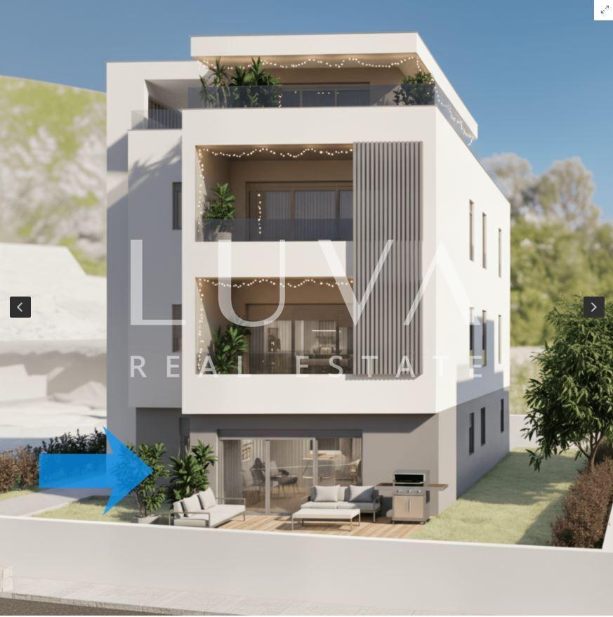 Apartment in Kaštel Stari, 3-bedroom unit, 140 m² garden + parking space in a new residential building