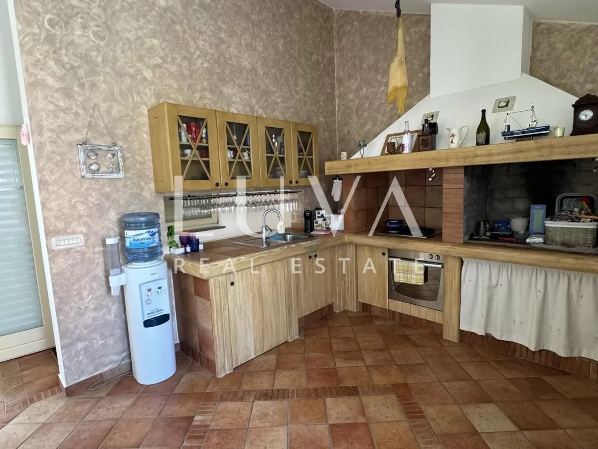 Spacious Semi-Detached House 275m2 for Sale in Nin