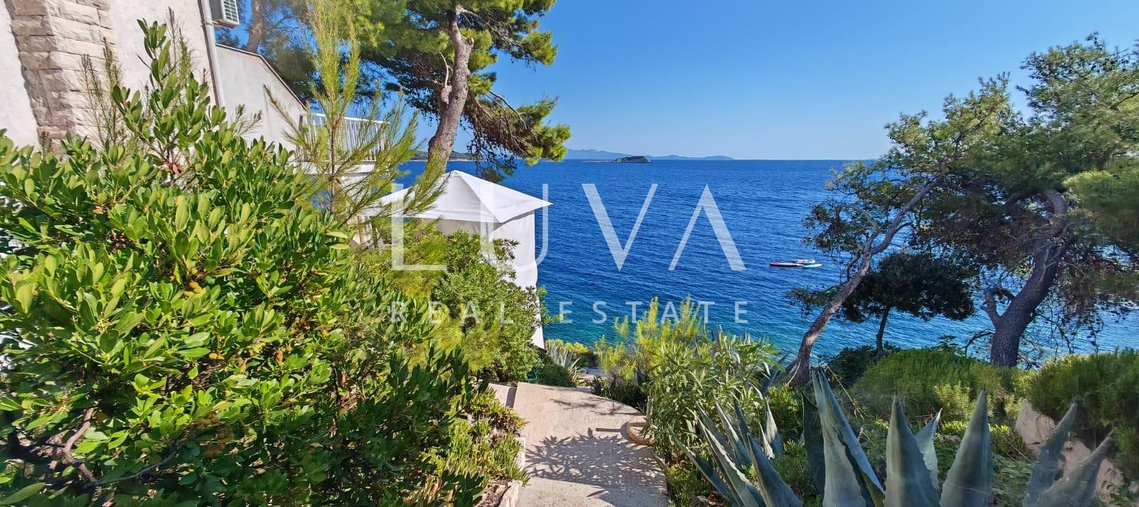 Korčula, Prižba, prodaja atraktivnog apartmana prvi red do mora