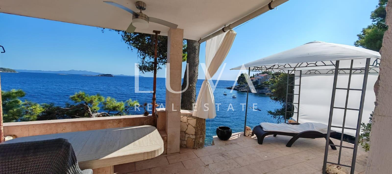 Korčula, Prižba, prodaja atraktivnog apartmana prvi red do mora