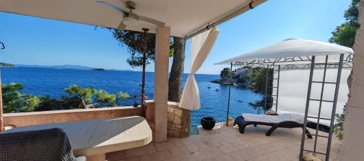 Korčula, Prižba, prodaja atraktivnog apartmana prvi red do mora