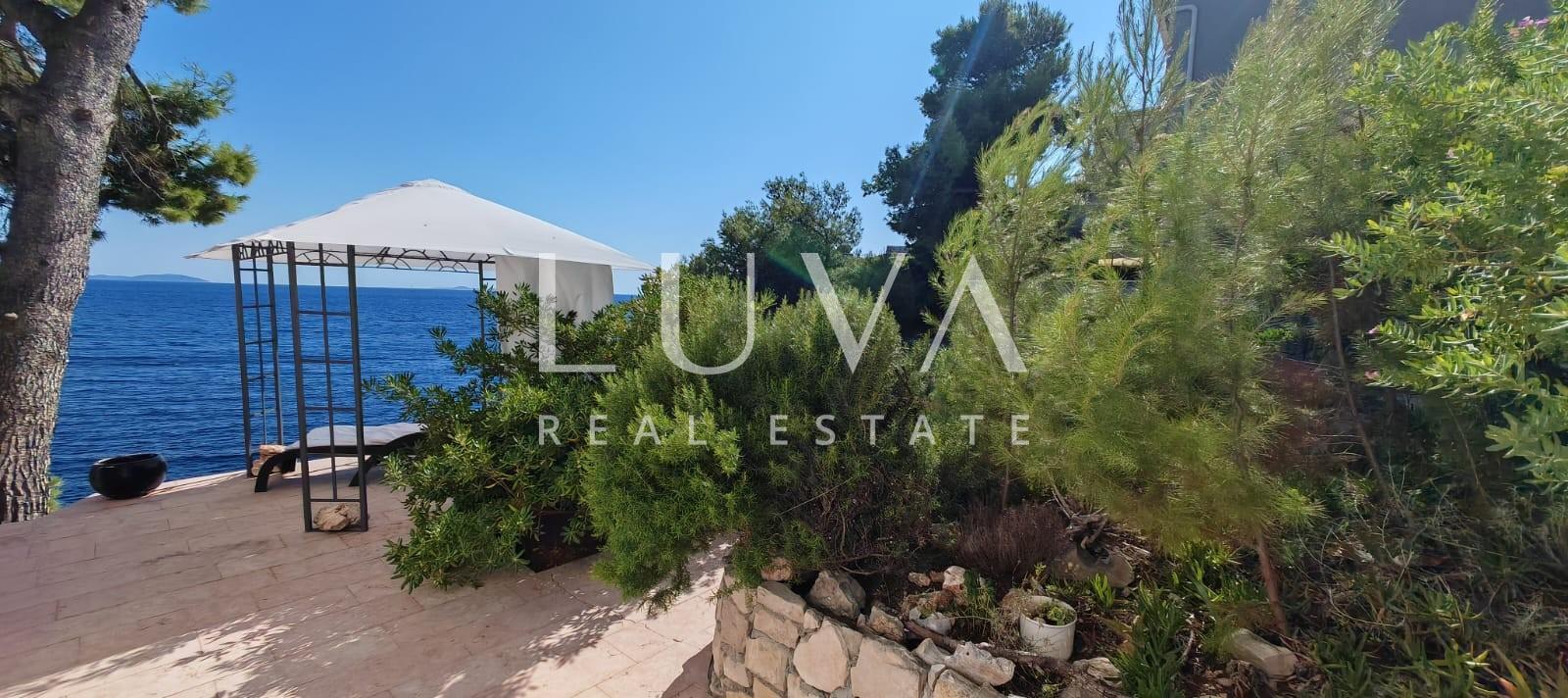 Korčula, Prižba, prodaja atraktivnog apartmana prvi red do mora