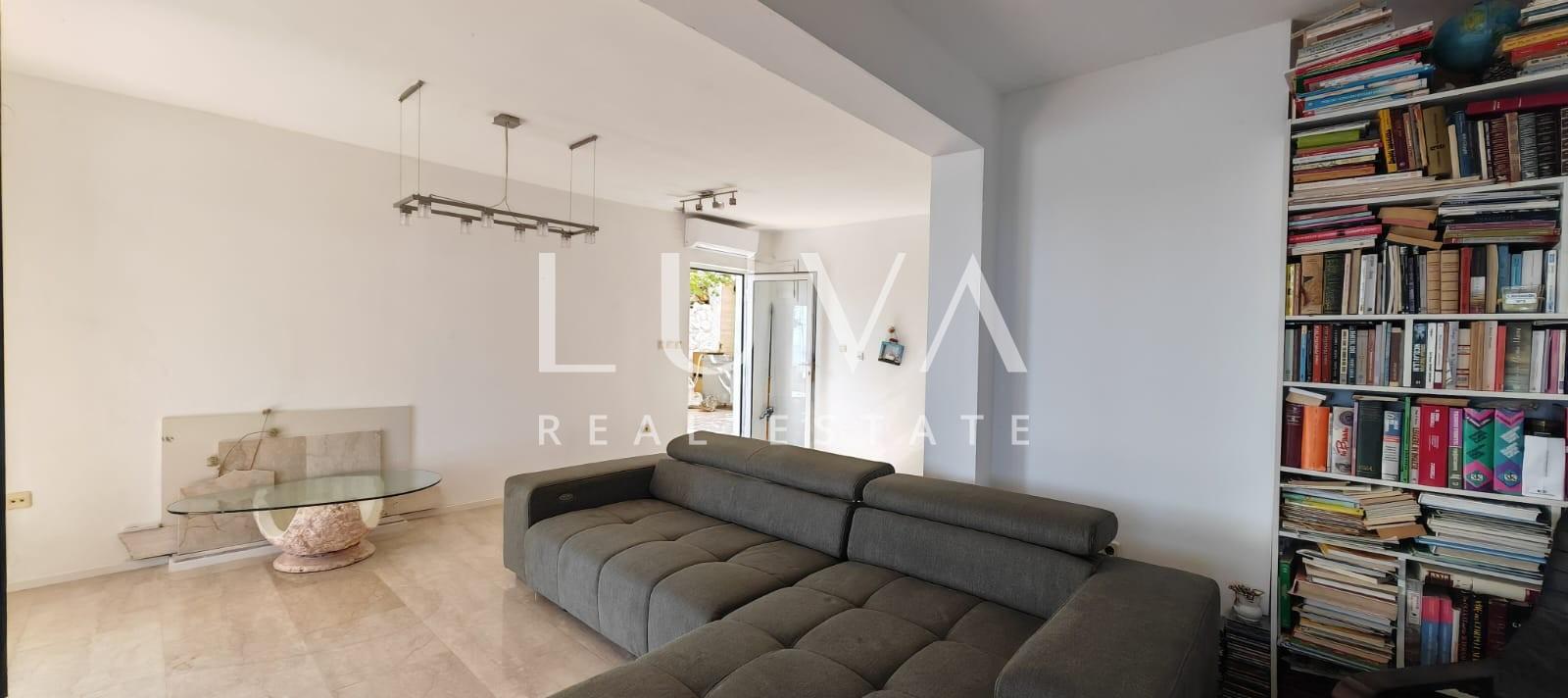 Korčula, Prižba, prodaja atraktivnog apartmana prvi red do mora