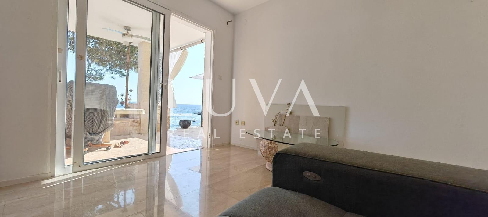 Korčula, Prižba, prodaja atraktivnog apartmana prvi red do mora