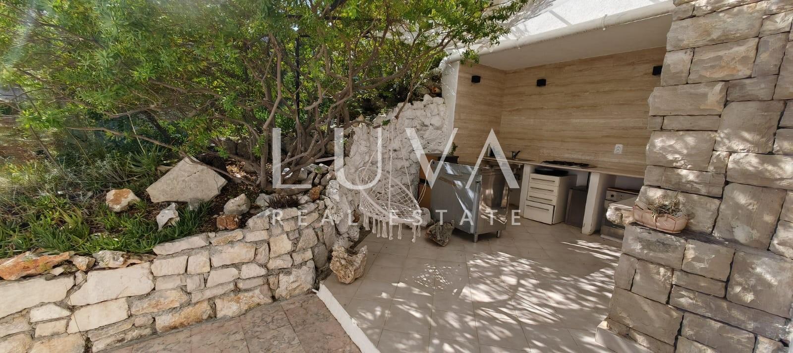 Korčula, Prižba, prodaja atraktivnog apartmana prvi red do mora