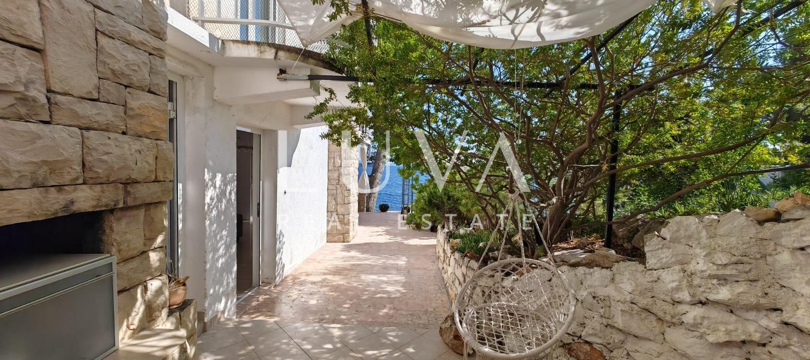 Korčula, Prižba, prodaja atraktivnog apartmana prvi red do mora