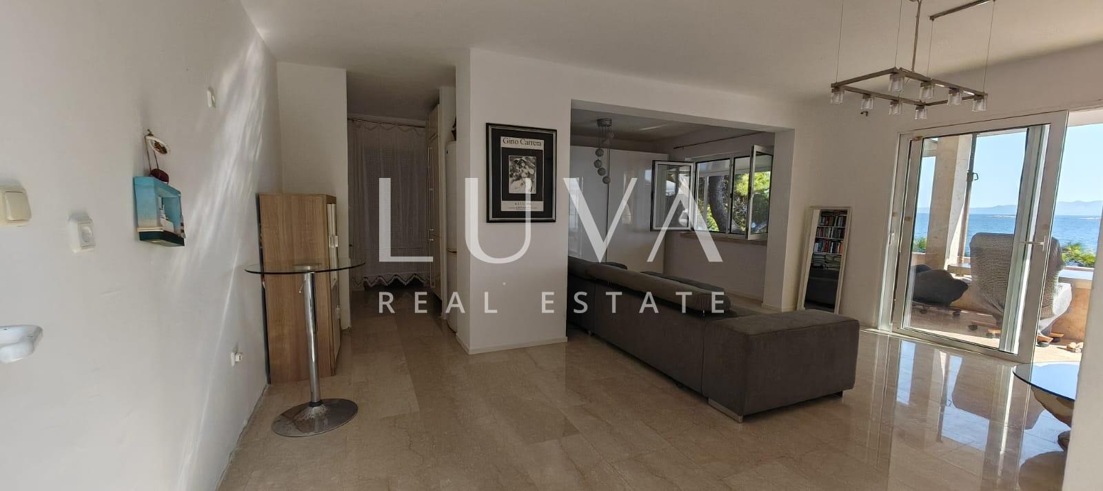 Korčula, Prižba, prodaja atraktivnog apartmana prvi red do mora