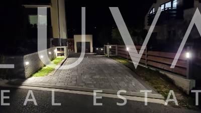 Vrbovsko, Spacious 200 m² House for Sale