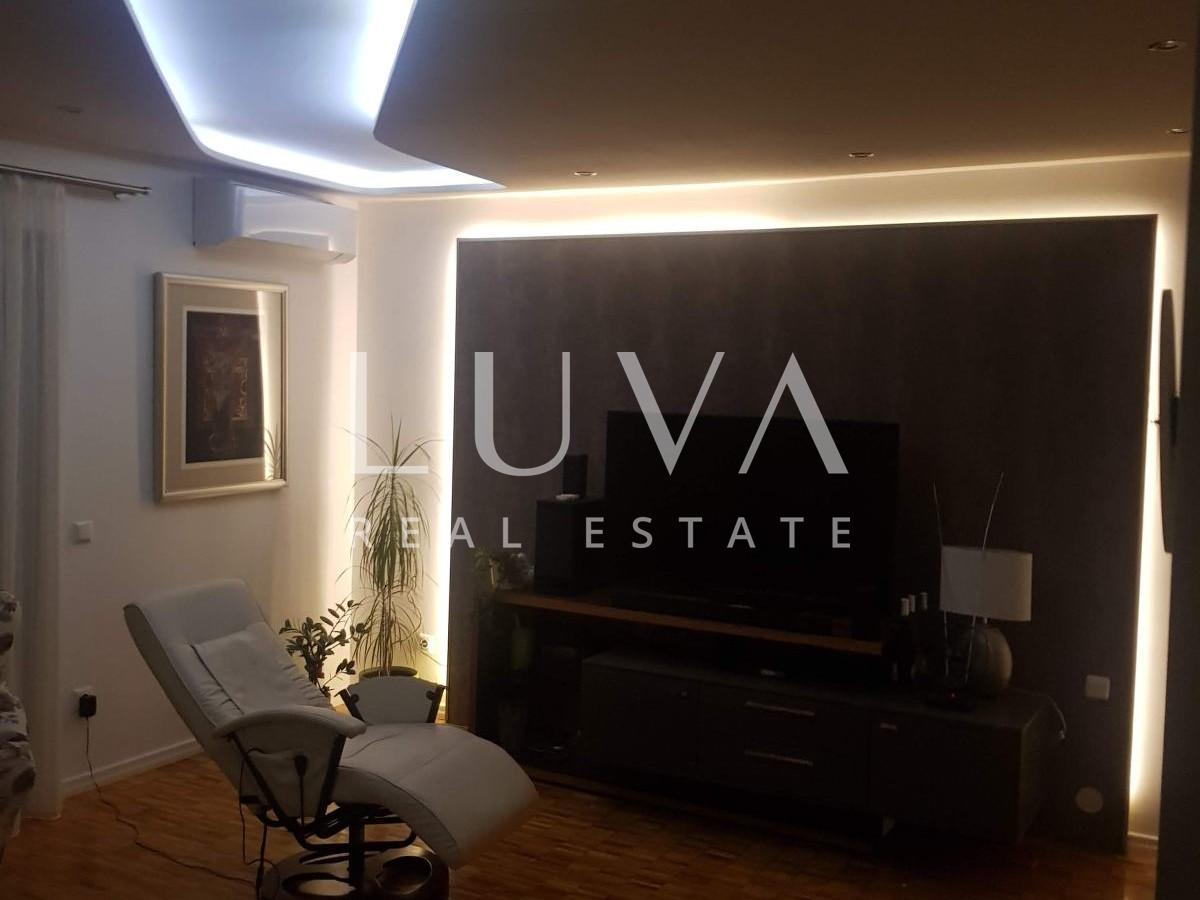 Vrbovsko, Spacious 200 m² House for Sale