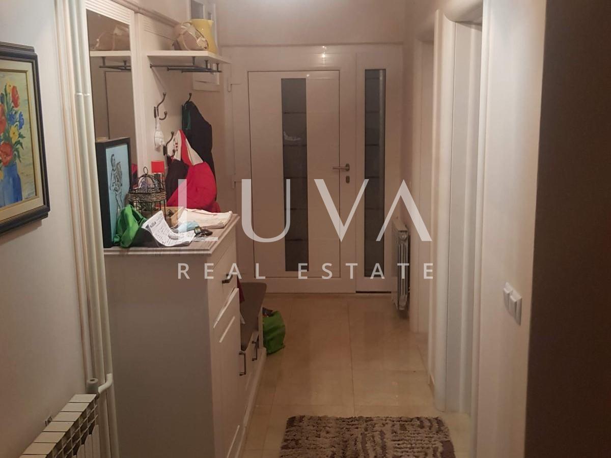 Vrbovsko, Spacious 200 m² House for Sale