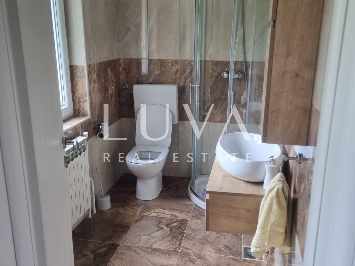 Vrbovsko, Spacious 200 m² House for Sale