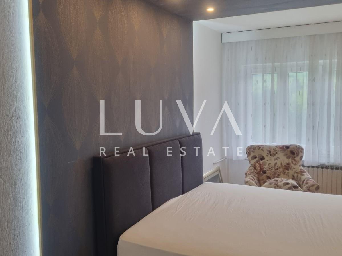 Vrbovsko, Spacious 200 m² House for Sale