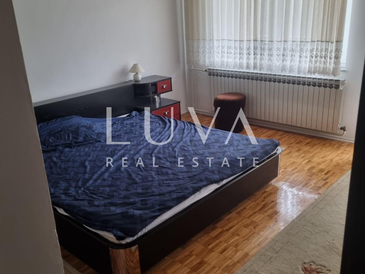 Vrbovsko, Spacious 200 m² House for Sale