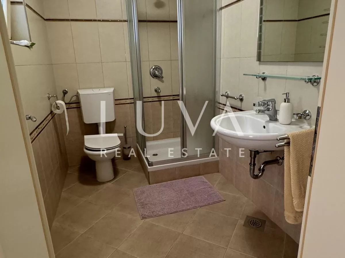 Spacious Semi-Detached House 275m2 for Sale in Nin