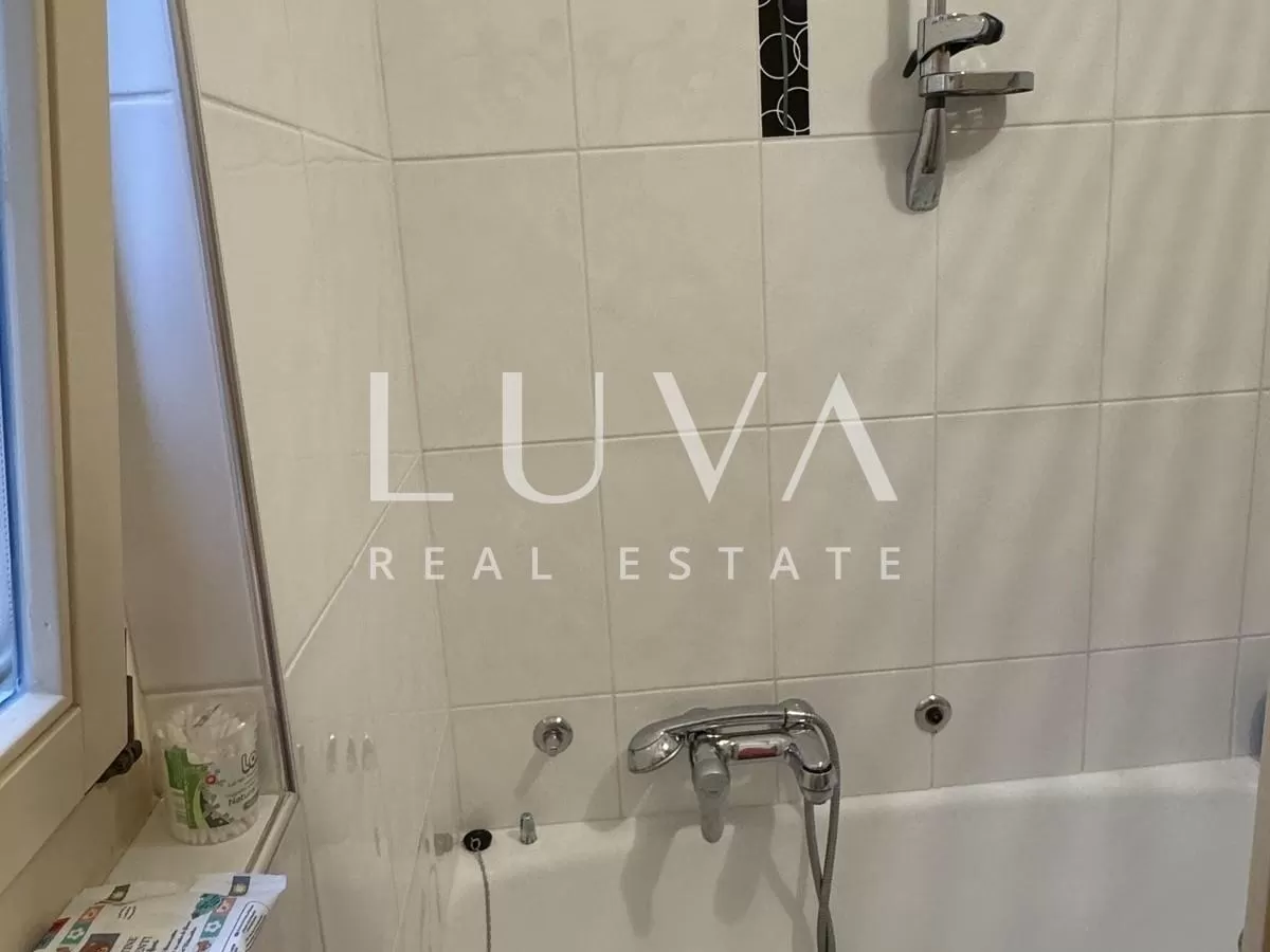Spacious Semi-Detached House 275m2 for Sale in Nin