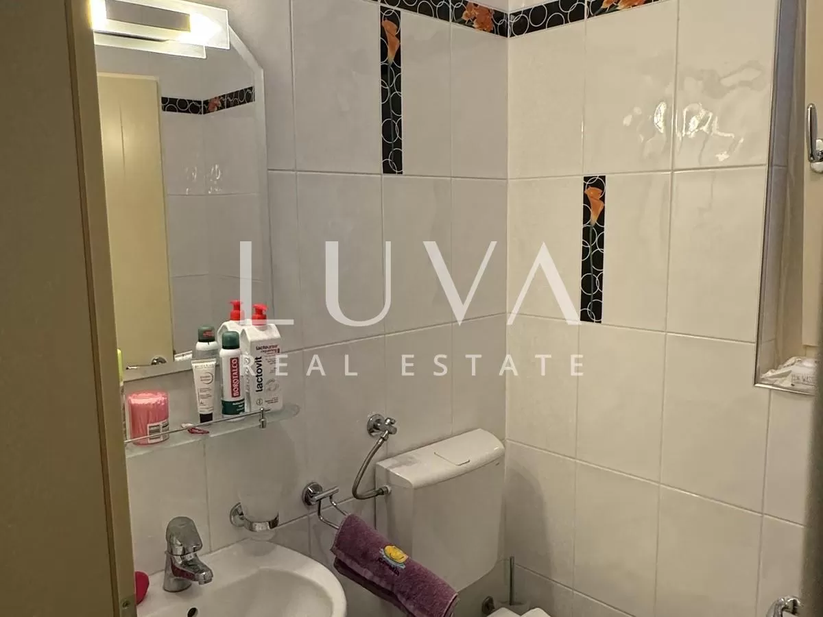 Spacious Semi-Detached House 275m2 for Sale in Nin
