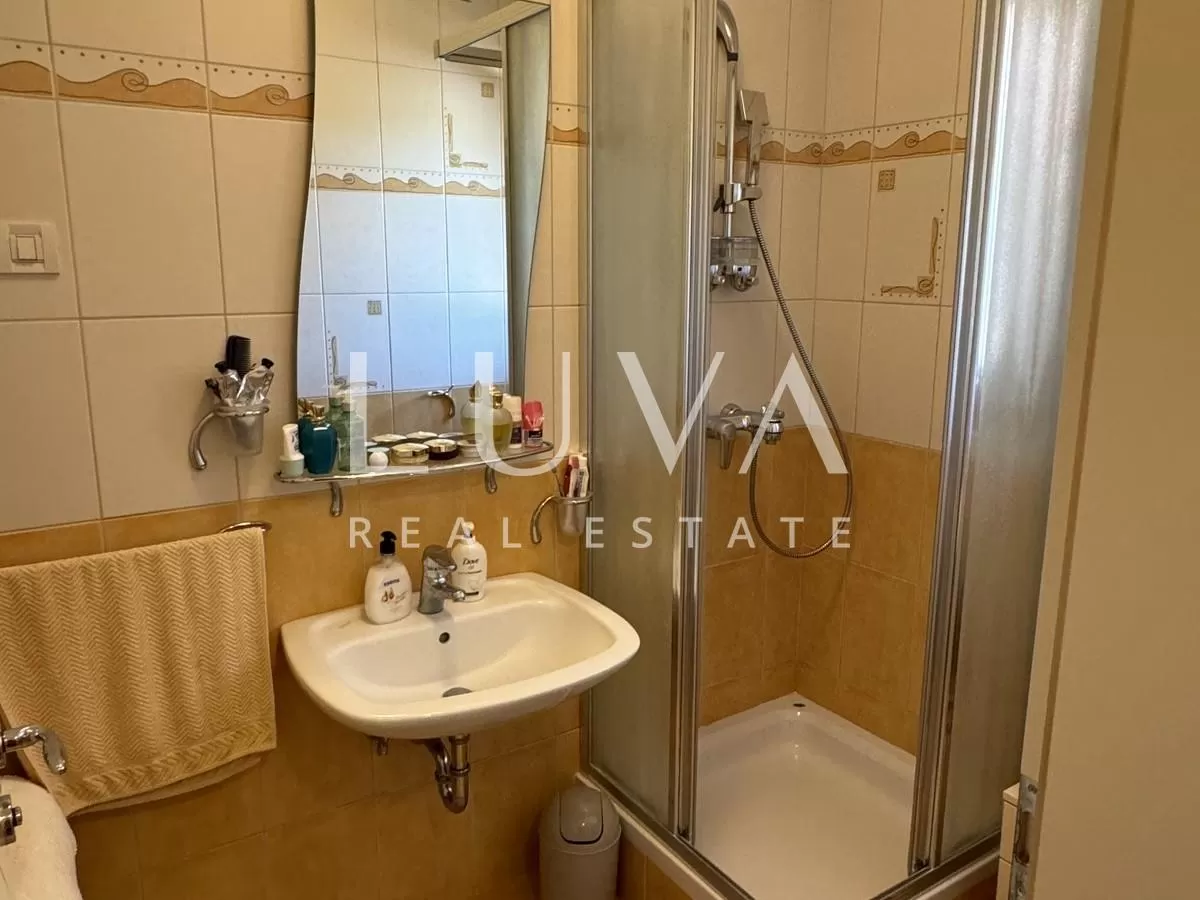 Spacious Semi-Detached House 275m2 for Sale in Nin
