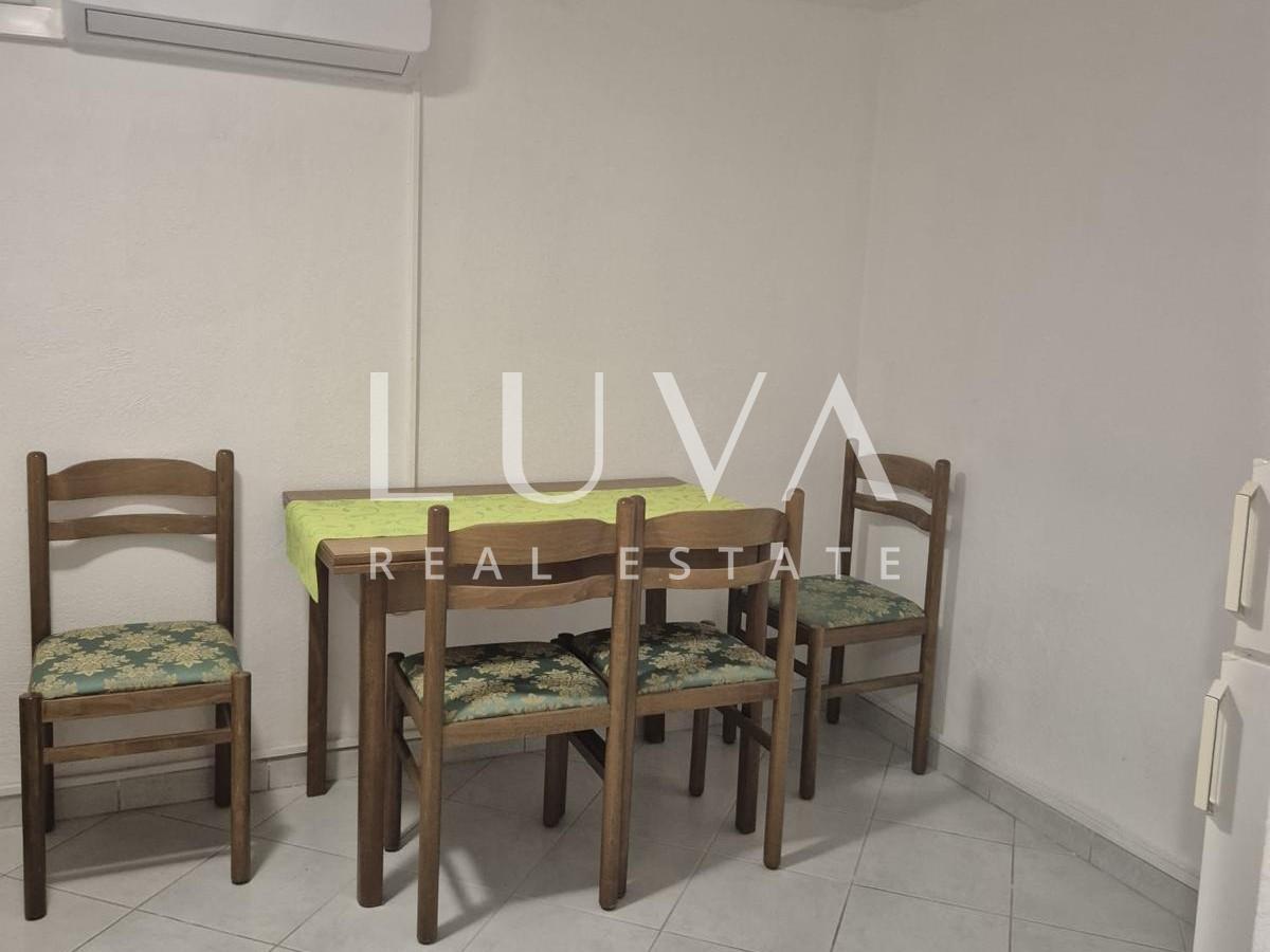 Trogir, kuća 120 m2 blizu mora na prodaju