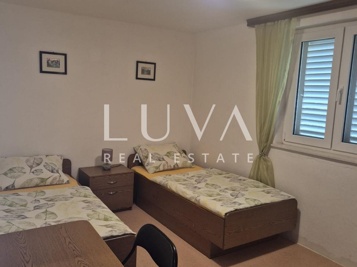 Trogir, kuća 120 m2 blizu mora na prodaju