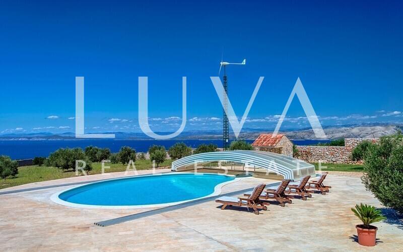 Hvar, Brusje, luksuzna vila s bazenom i pogledom na more na prodaju