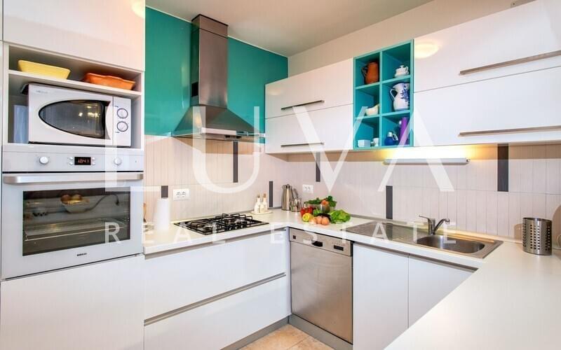 Hvar, Brusje, luksuzna vila s bazenom i pogledom na more na prodaju