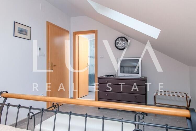 Hvar, Brusje, luksuzna vila s bazenom i pogledom na more na prodaju